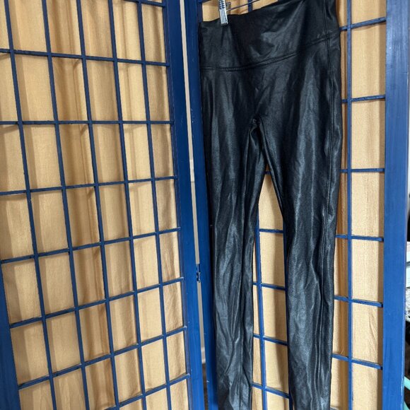 Spanx Faux Leather Leggings Black Size Small Petite SP Authentic EUC - Picture 6 of 6